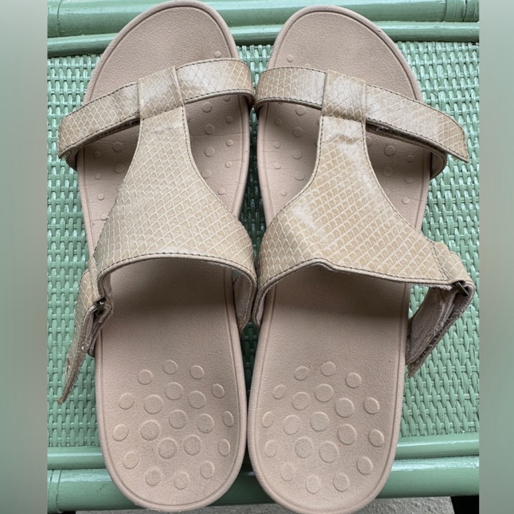 Vionic Beige/Tan Textured Strap Slide Sandals. Like new. Size 10